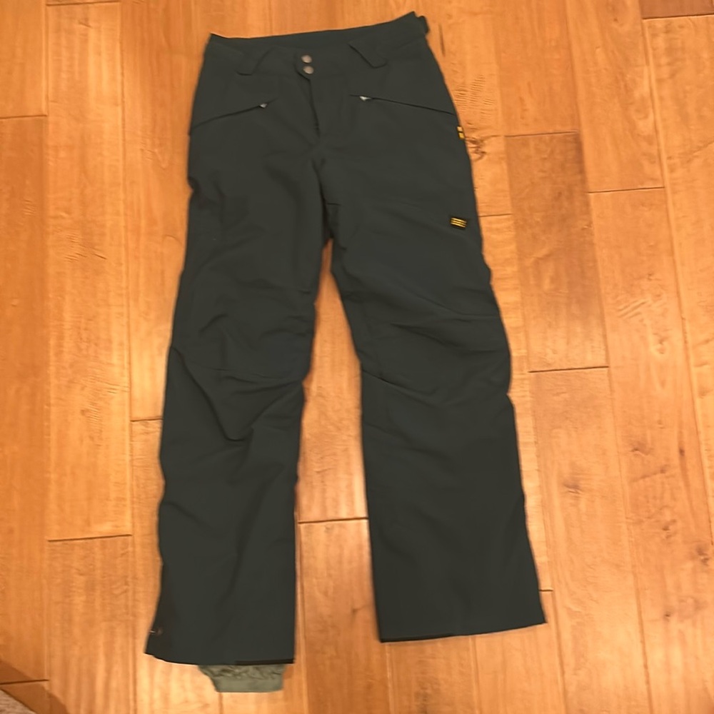 O’Neill girls ski/snowboarding pants
Size 12